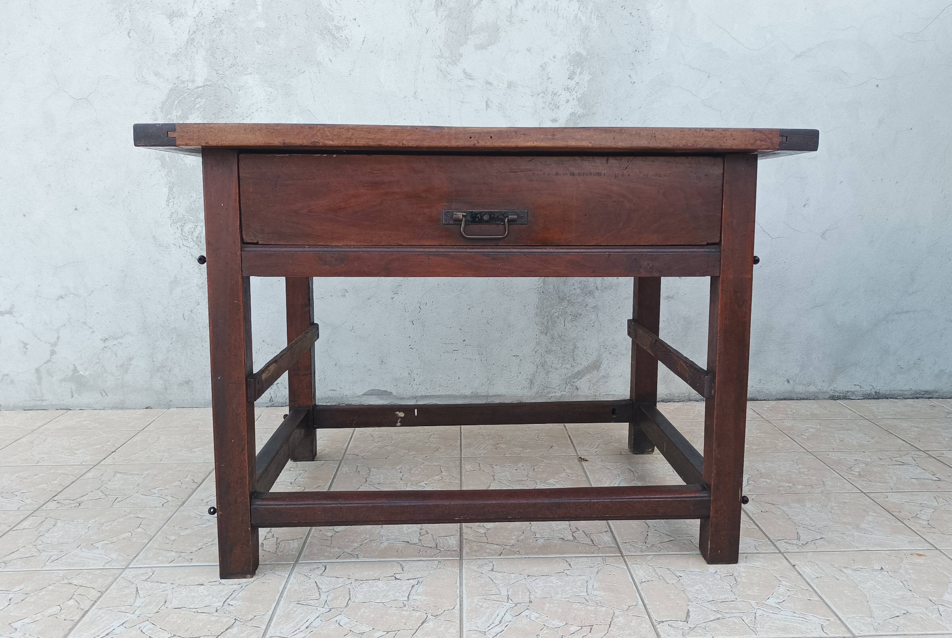 Old central island established trade furniture