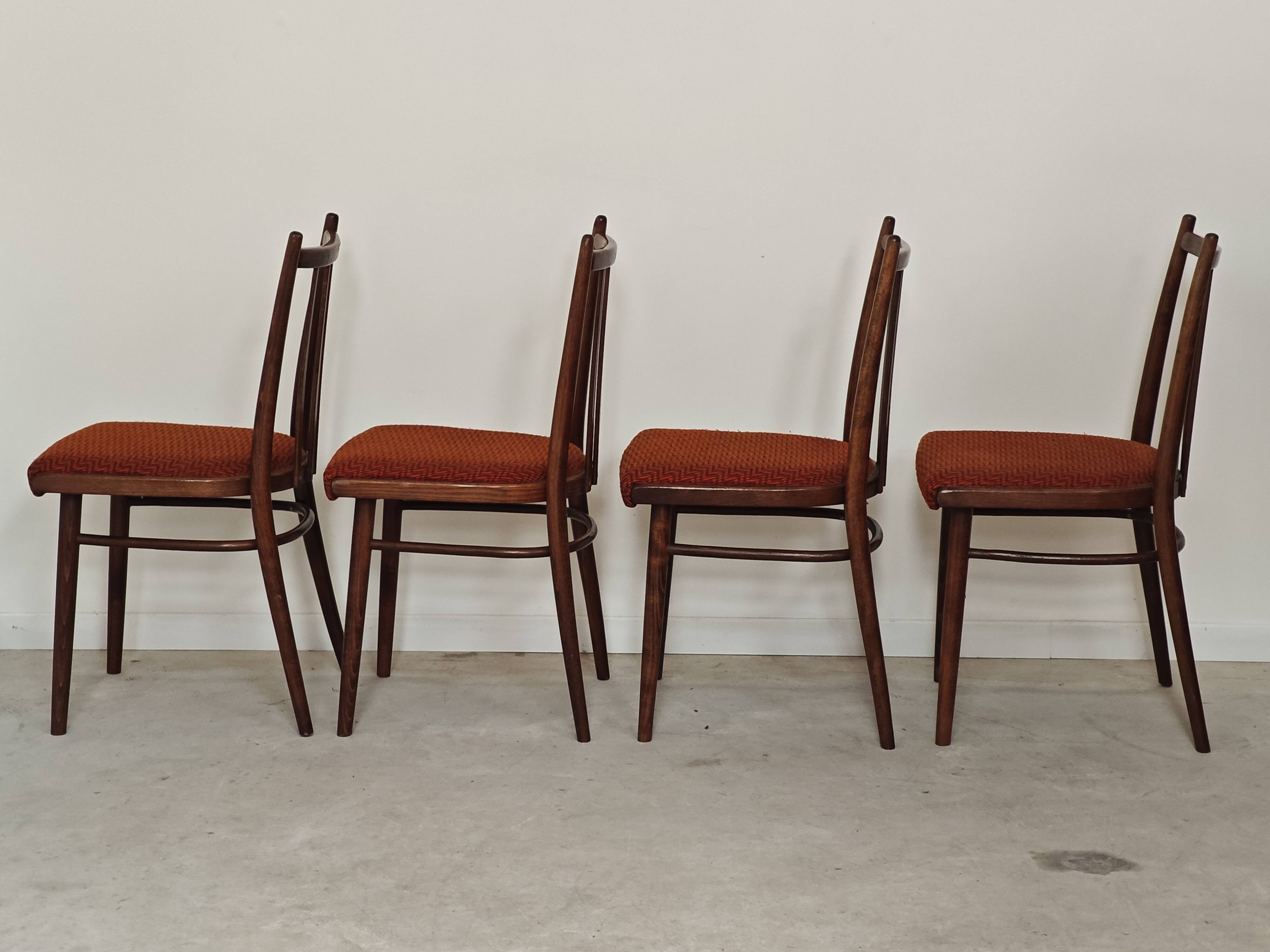Set of 4 dining chairs TON Bystrice Antonin Suman orange fabric