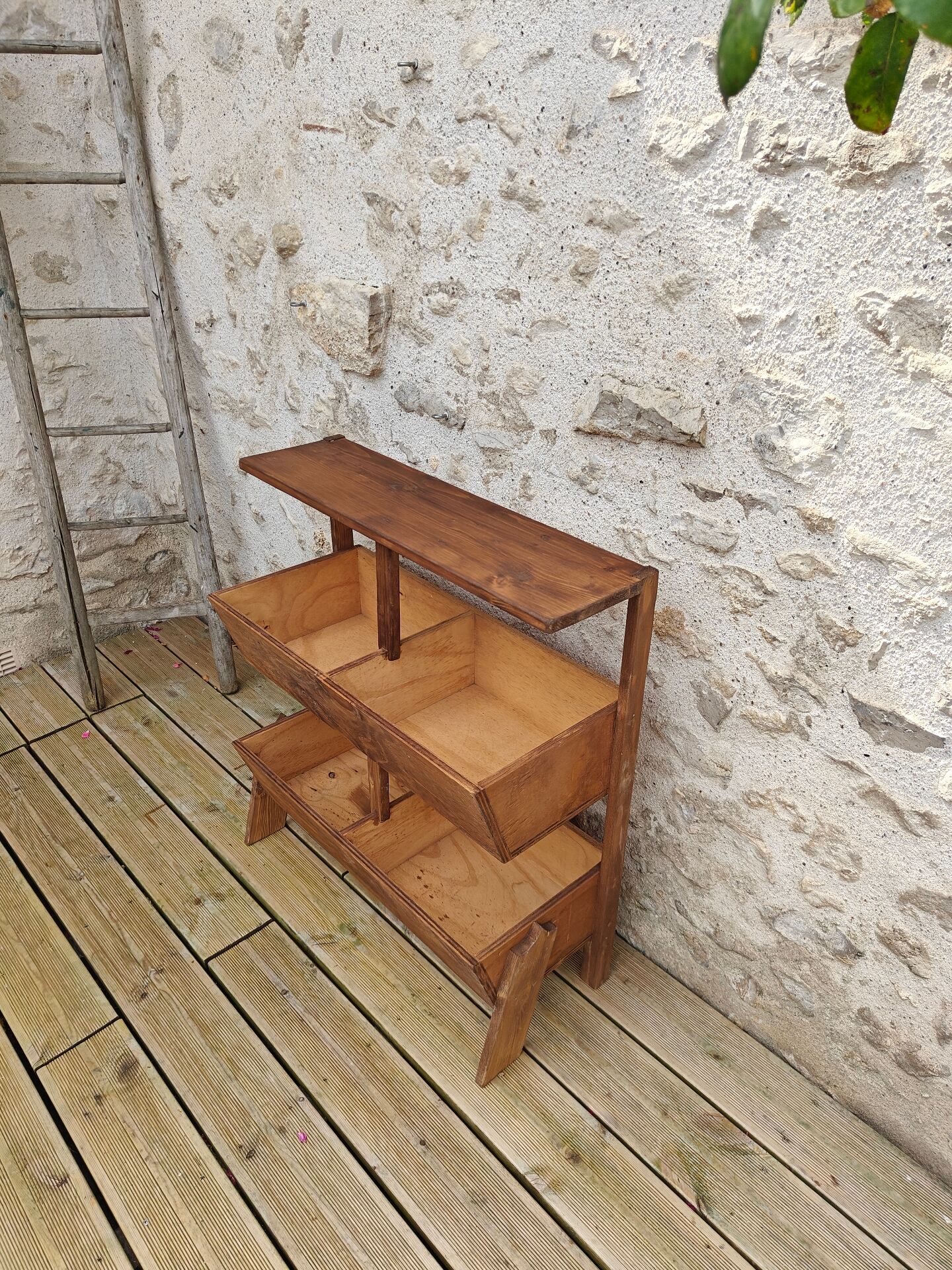 Kitchen unit with compartments, vegetable rack