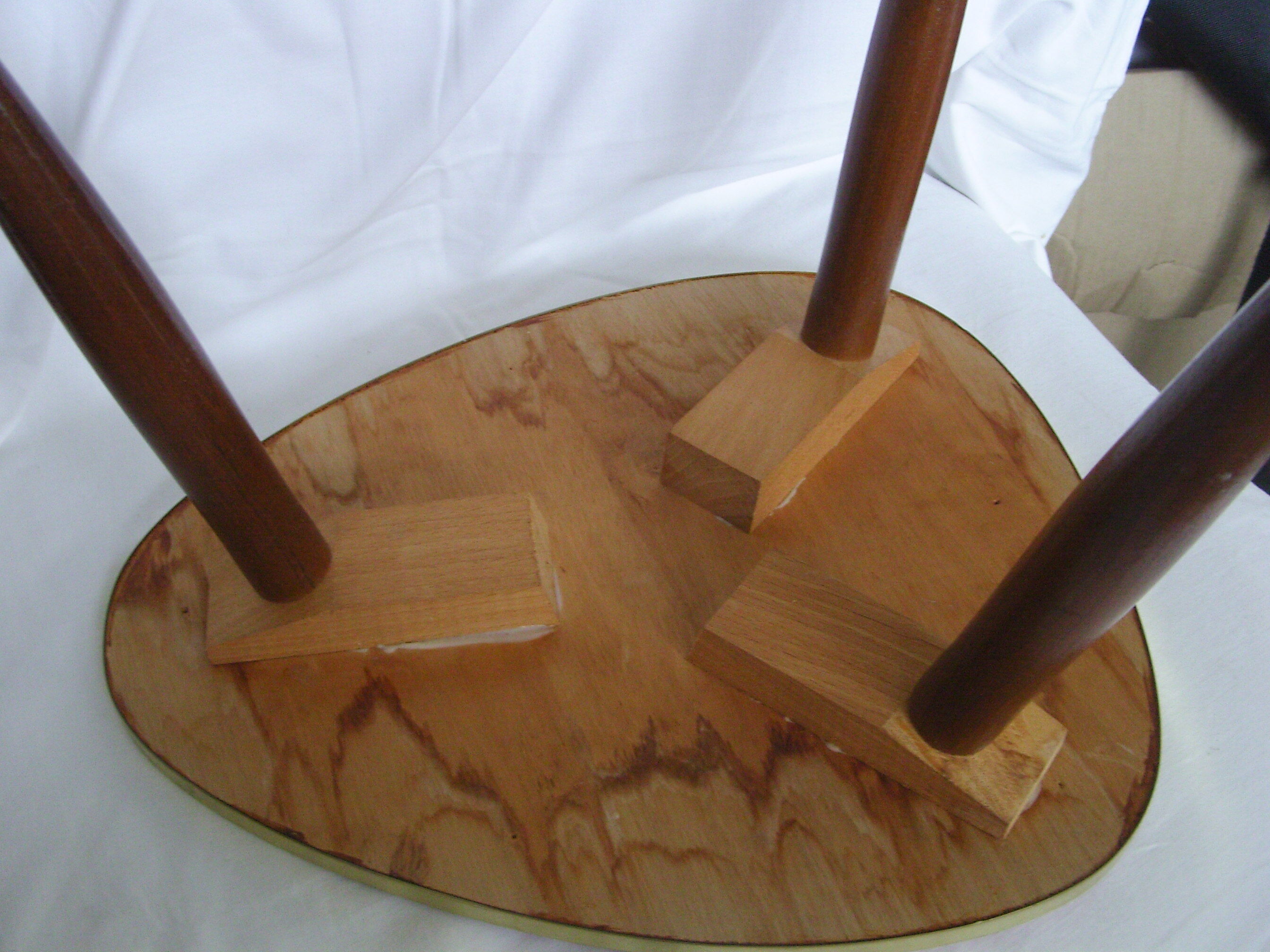 Plant holder tripod in red formica