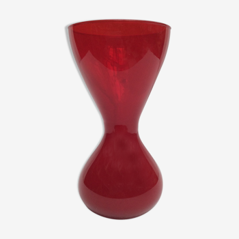 Vase en verre couleur rouge vintage