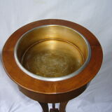 Garden on verni wooden feet