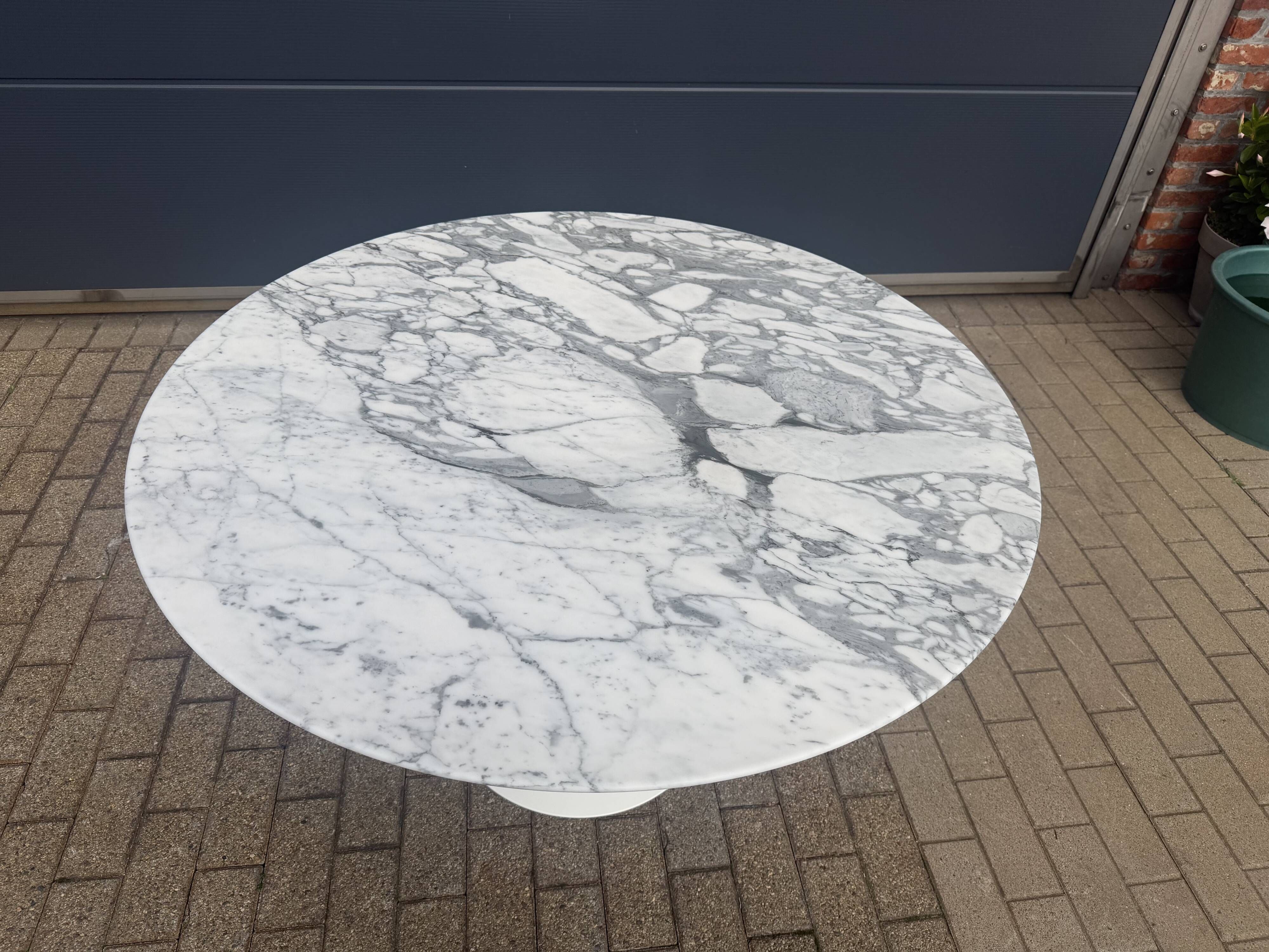 Original Knoll Tulip Arabescato Matte 152cm round LIKE NEW! Eero Saarinen