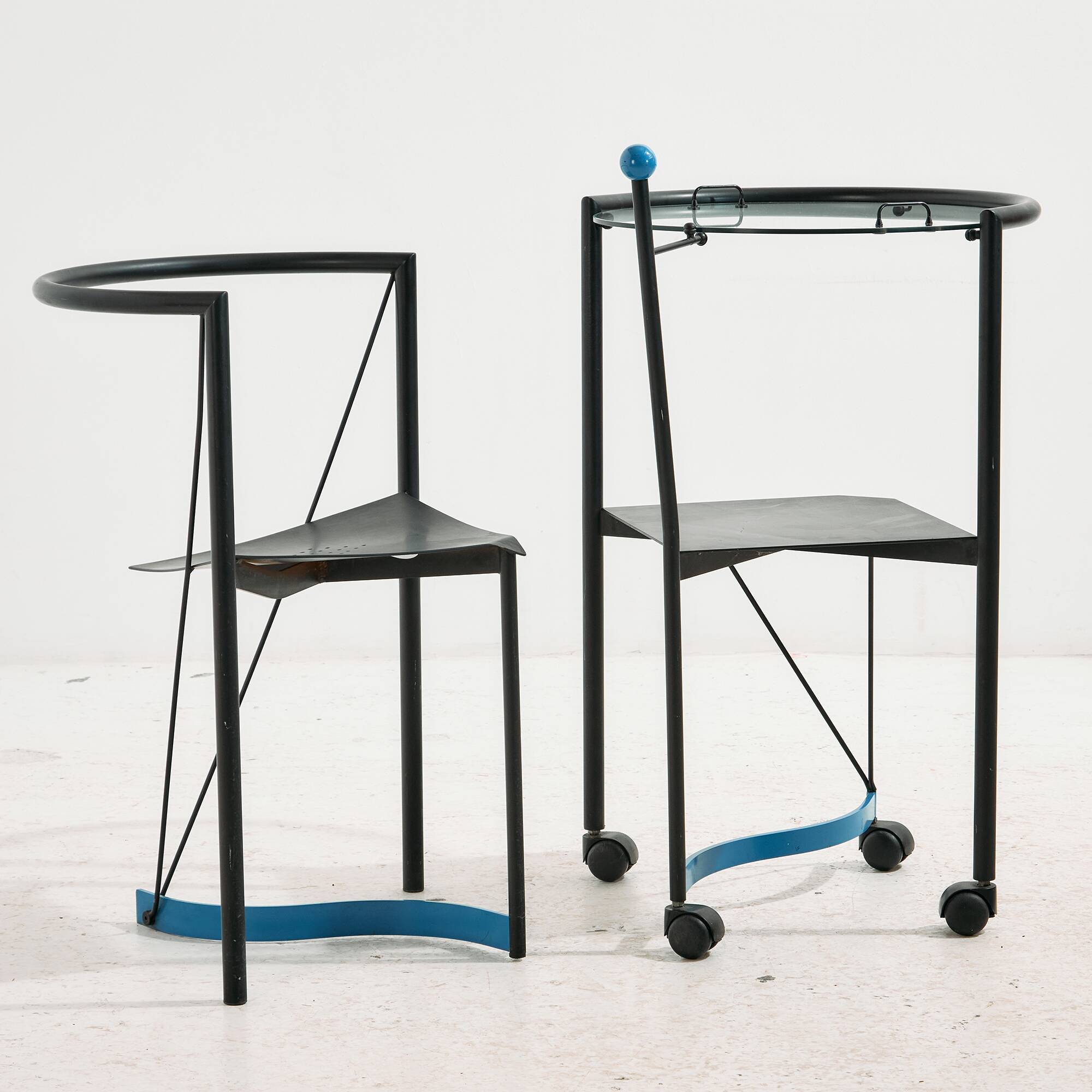 MK10872 Postmodern armchair and table, Set of 2