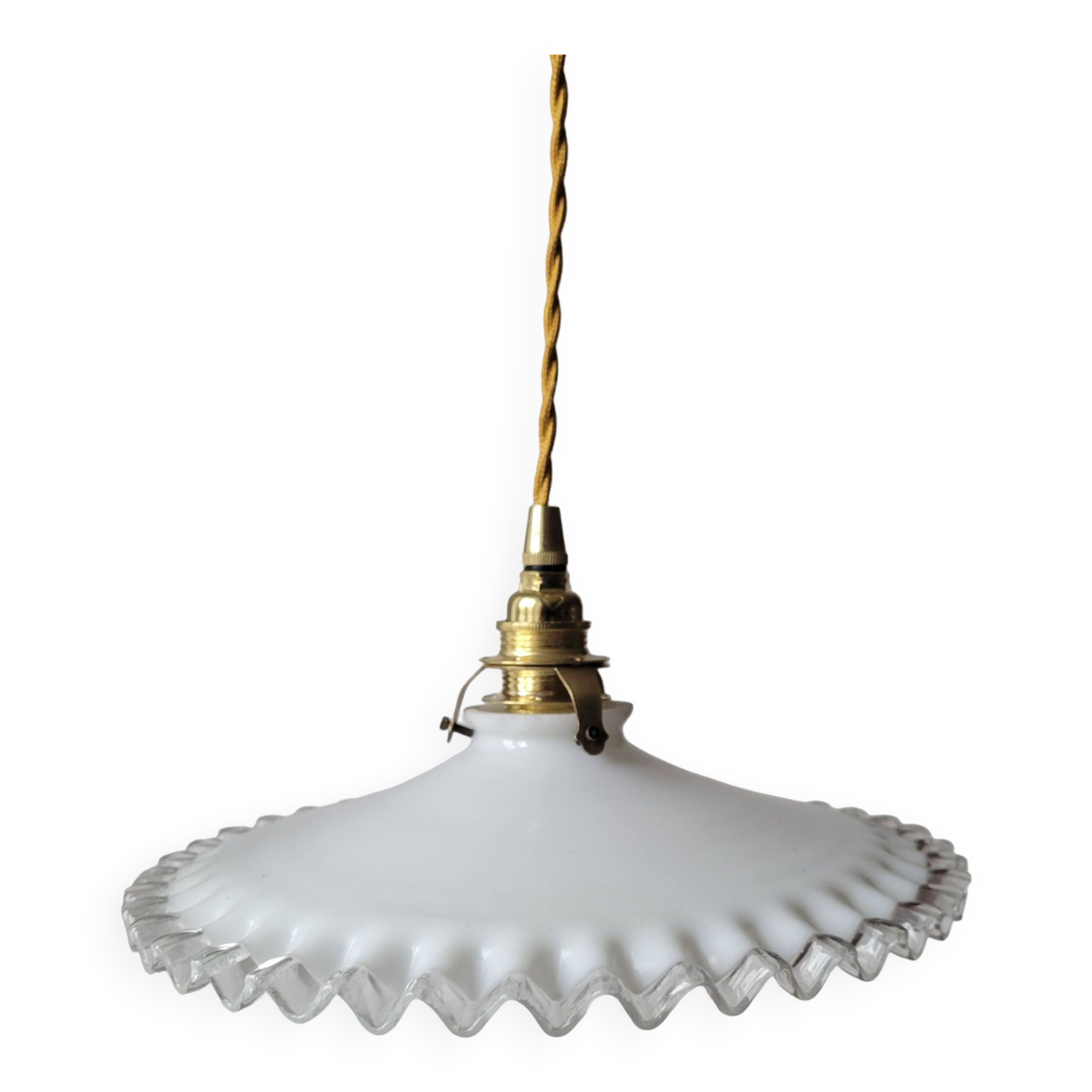 Pendant in serrated opaline
