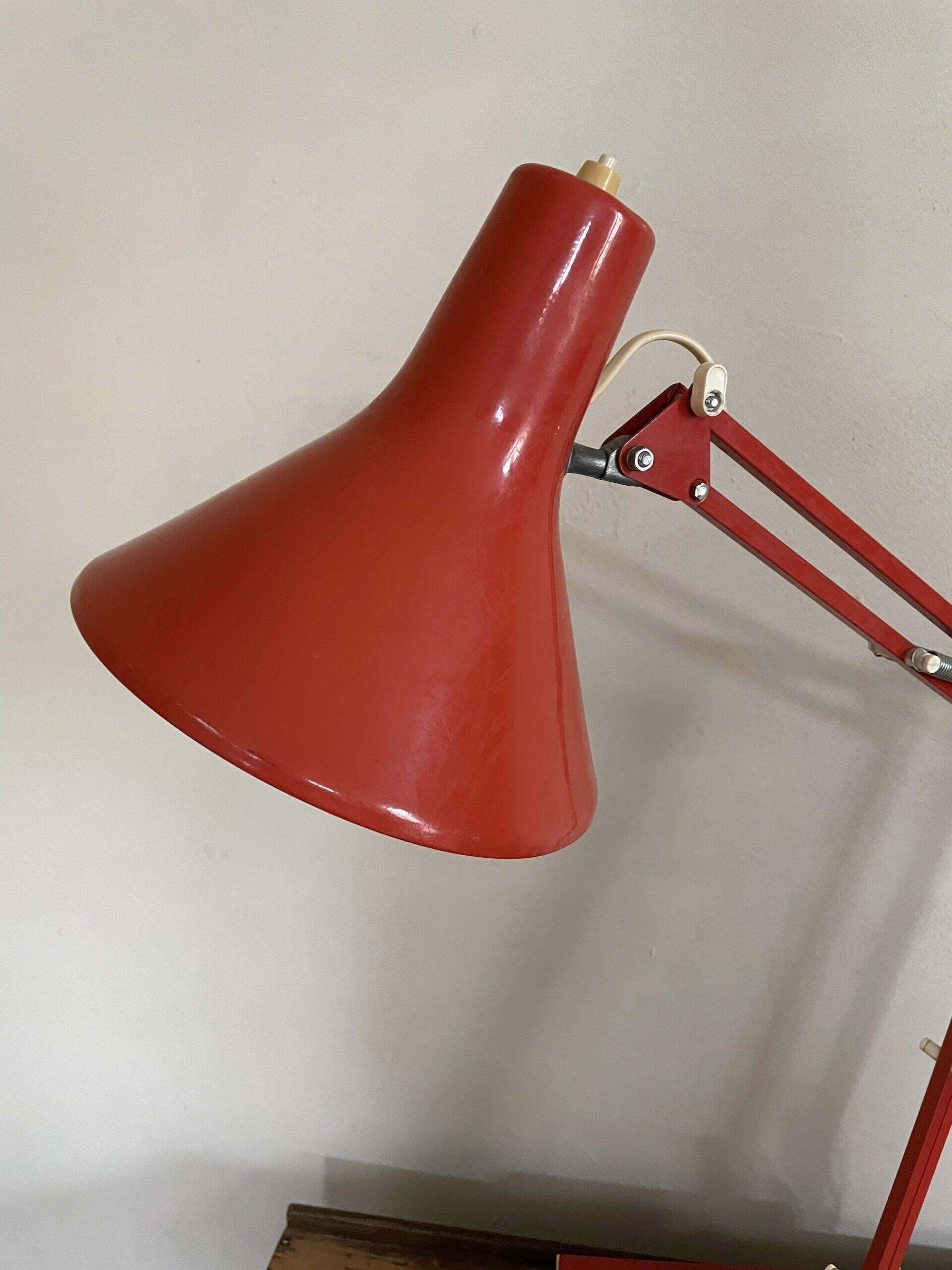 Articulated architect's lamp