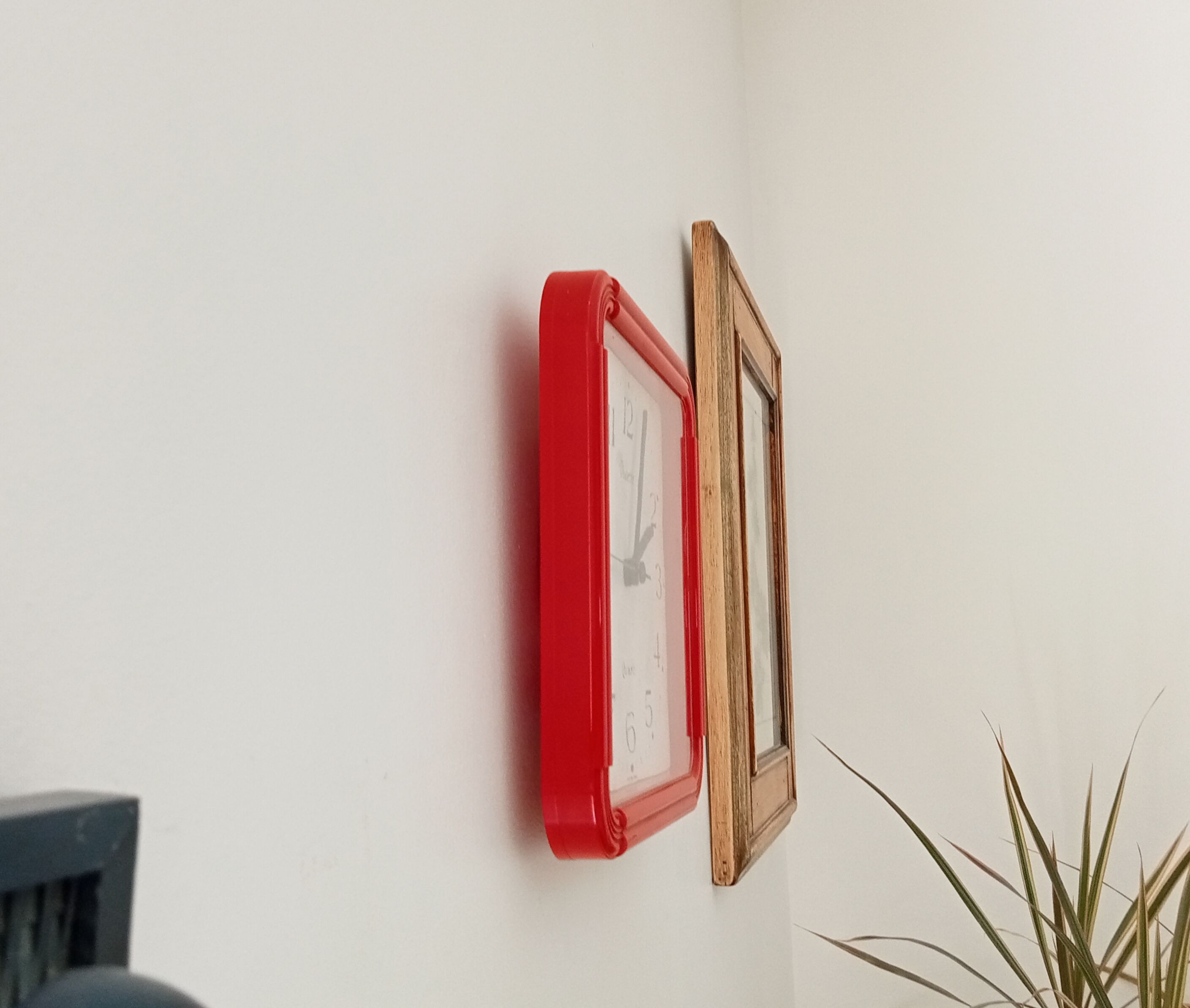 Vintage wall clock Featured 70s/80s