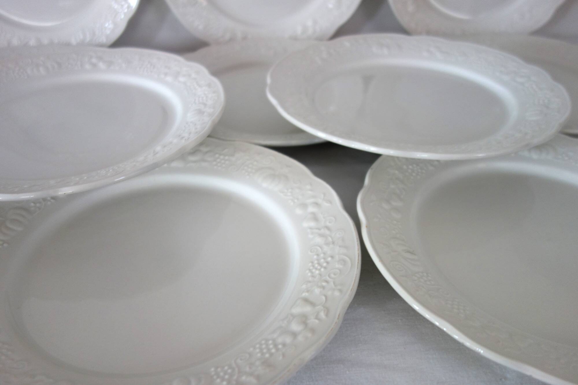 Set of 10 flat plates in Sarreguemines earthenware, early 20th century