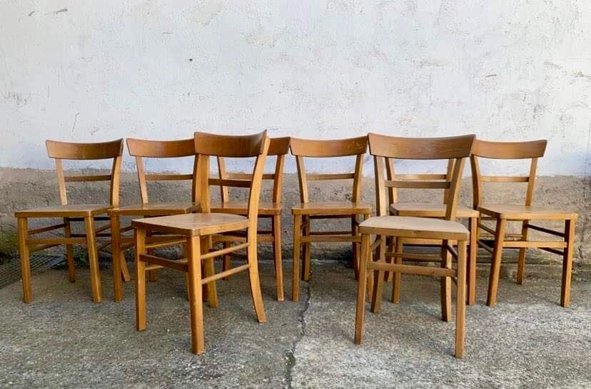 Lot de 45 chaises bistrot dépareillées en bois