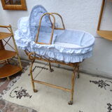 Rattan bassinet on folding support