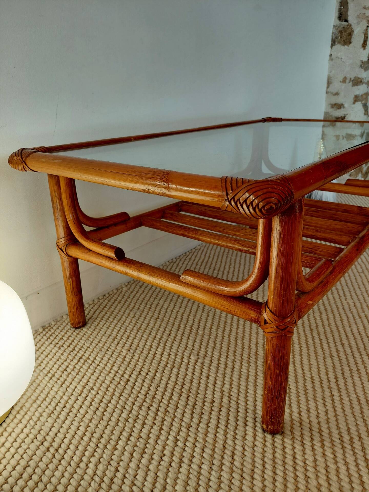 Table basse vintage rotin, bambou et verre-esprit bohème 70s