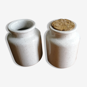 2 sandstone pots