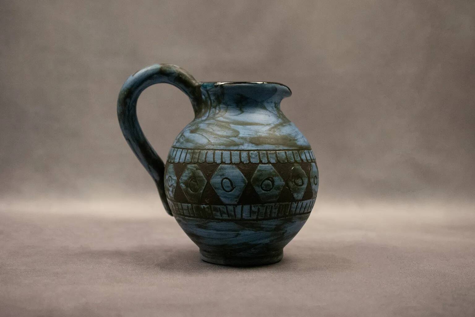 Blue ceramic pitcher with frieze by Jérôme Massier – Vallauris