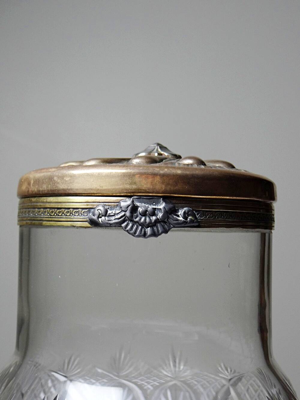 Ancien pot à biscuits style cristal taillé et métal