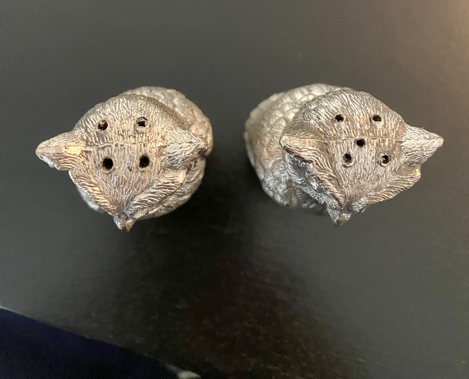 Duo of salt shaker and pepper owl shape in metal