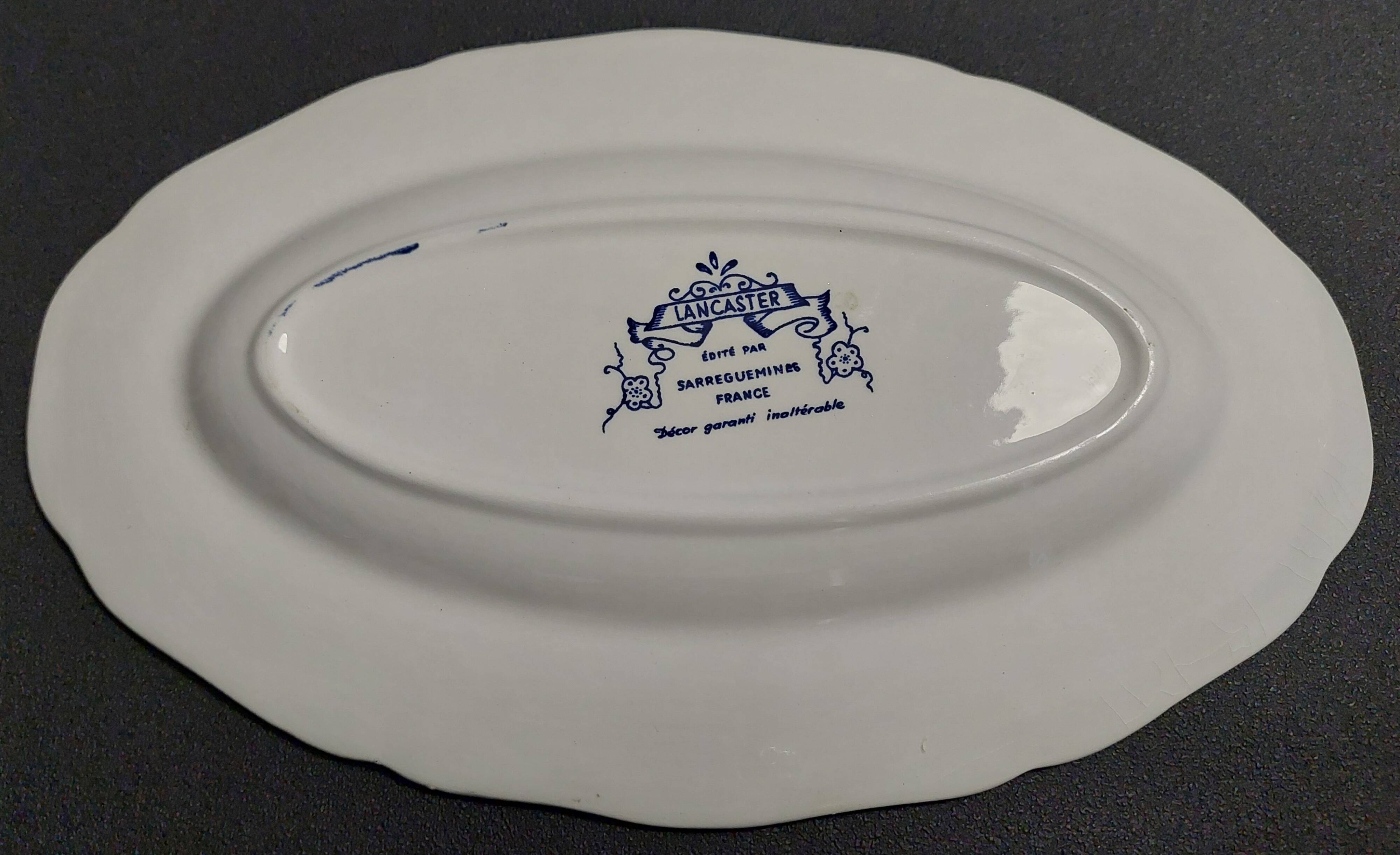 Oval serving dish, Sarreguemines earthenware, Lancaster blue pattern, 1950s.