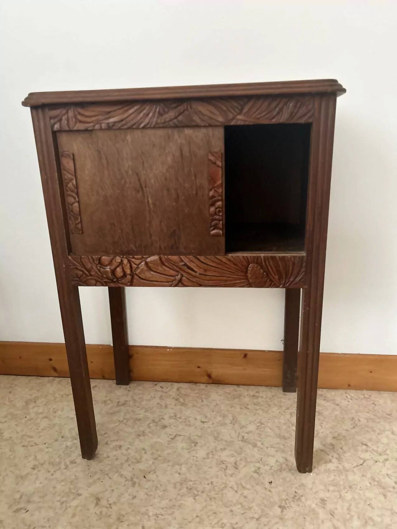 Petit meuble art déco aux portes coulissantes, atypique et joli