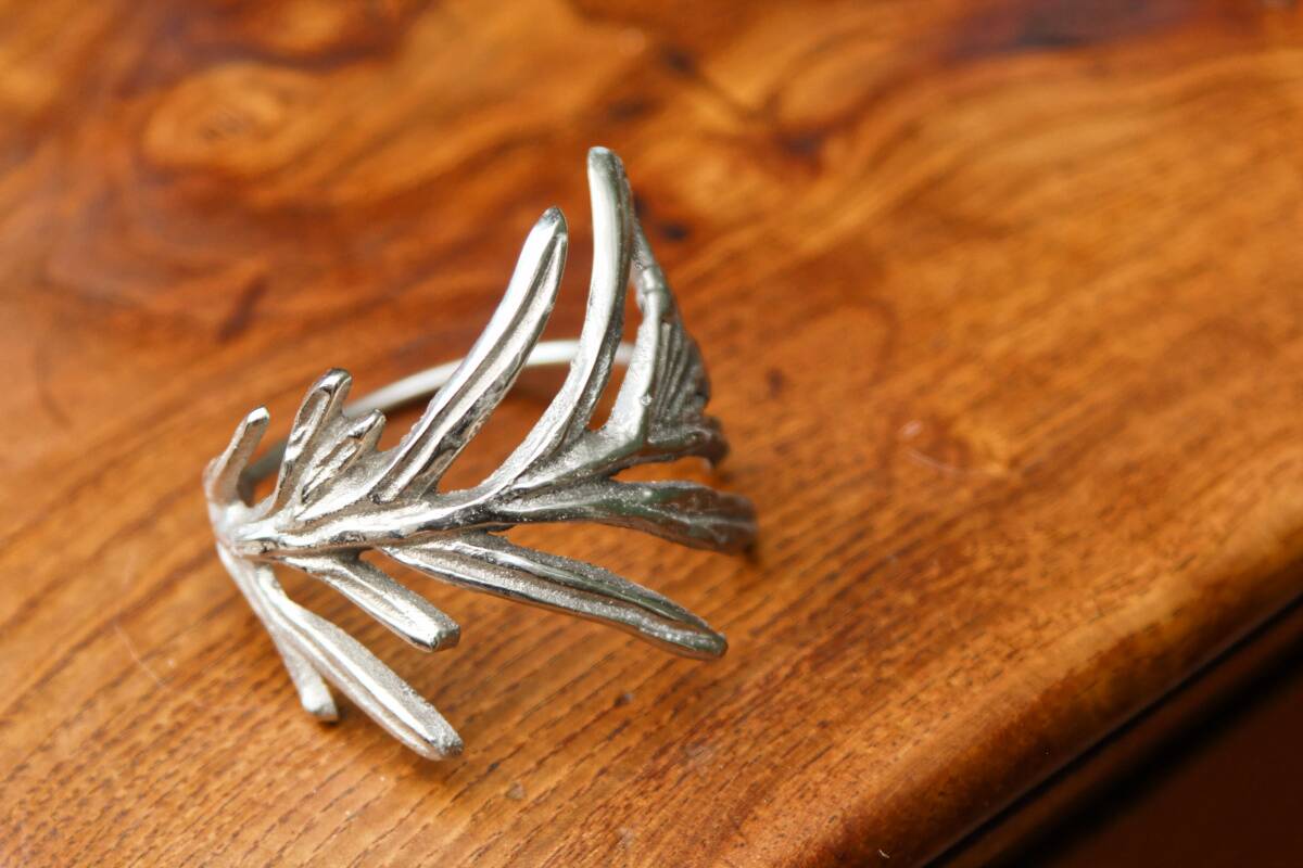 Set of 8 silver metal napkin rings