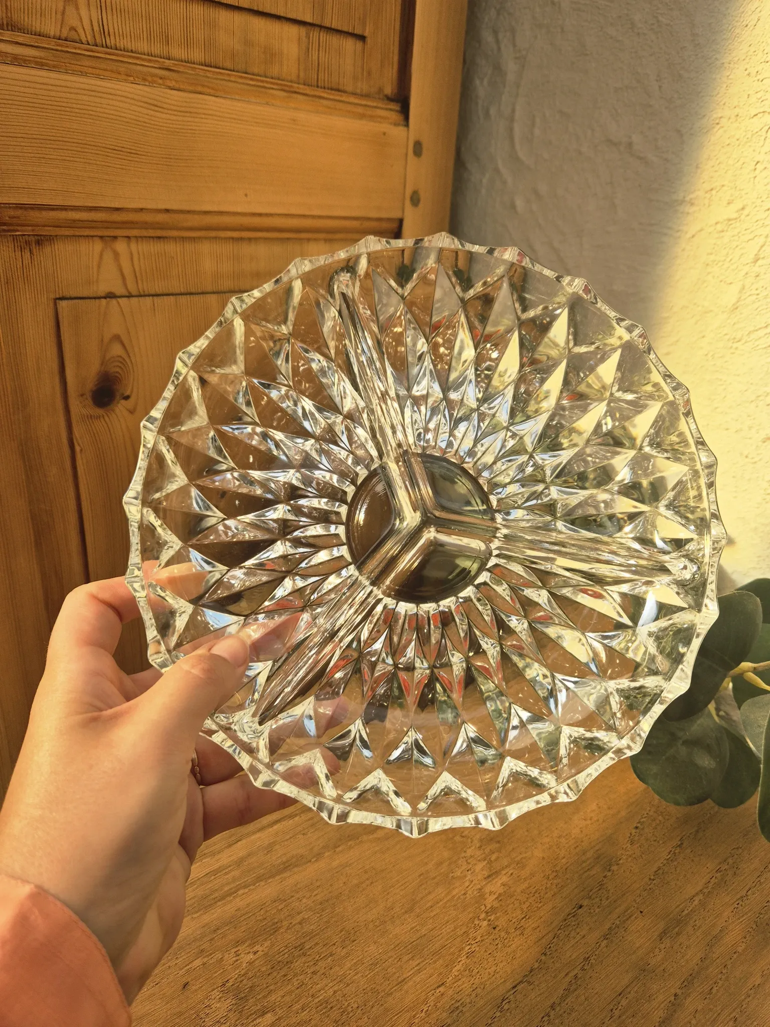 Vintage compartmentalised plate