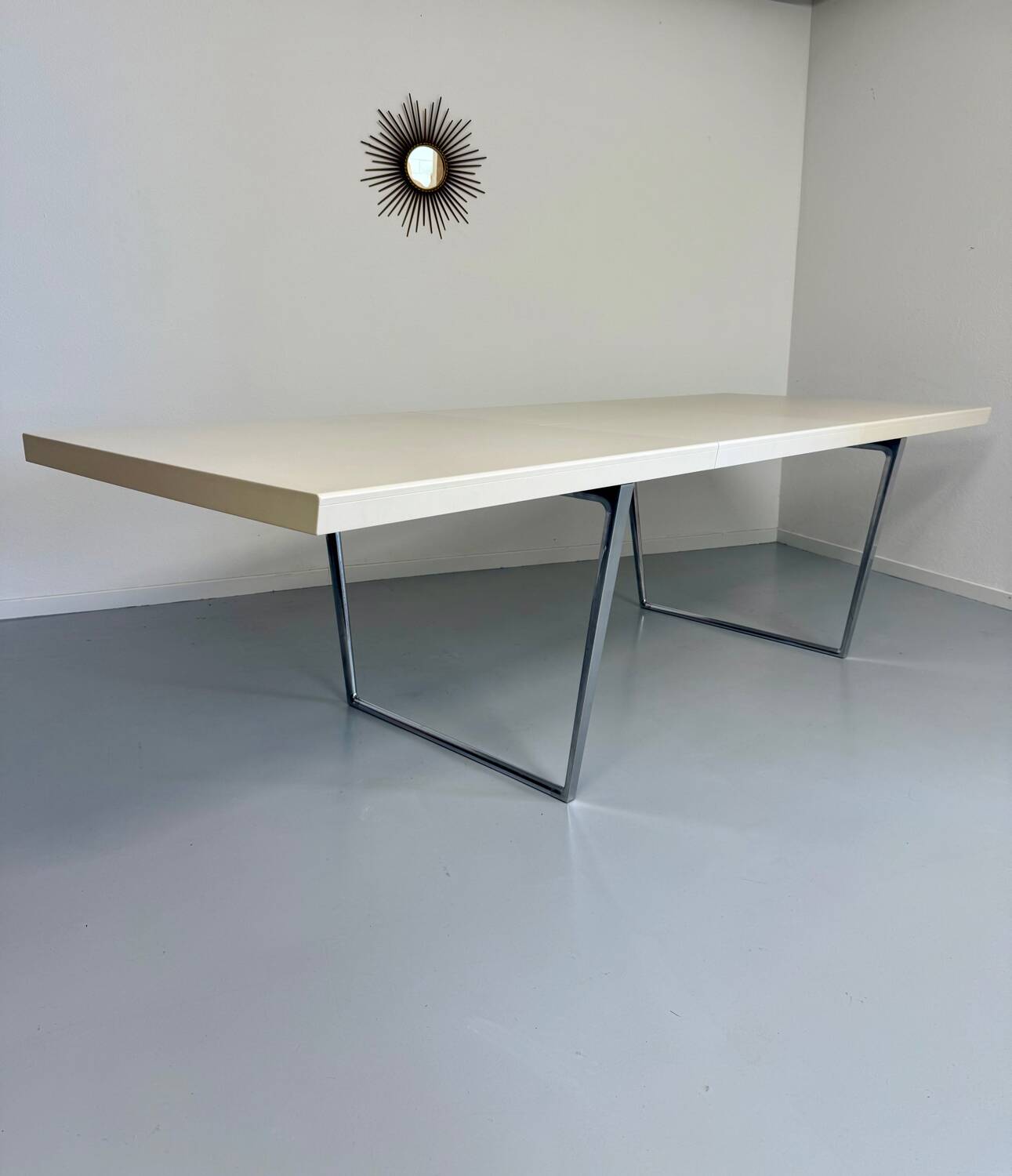 Dining/meeting table in laminated wood designed by antonio citterio vitra