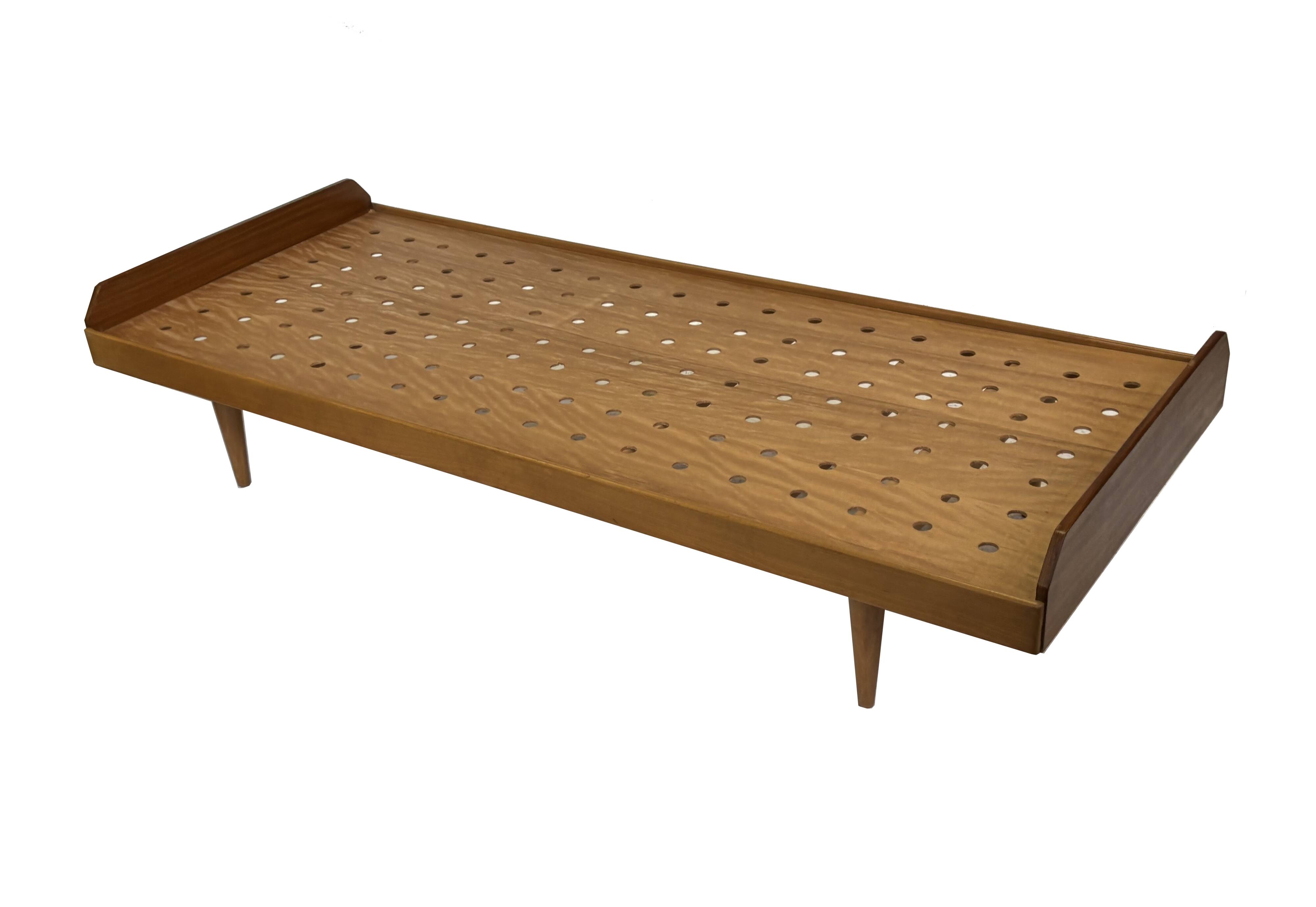 Vintage daybed 1960s minimalist design in Teak wood