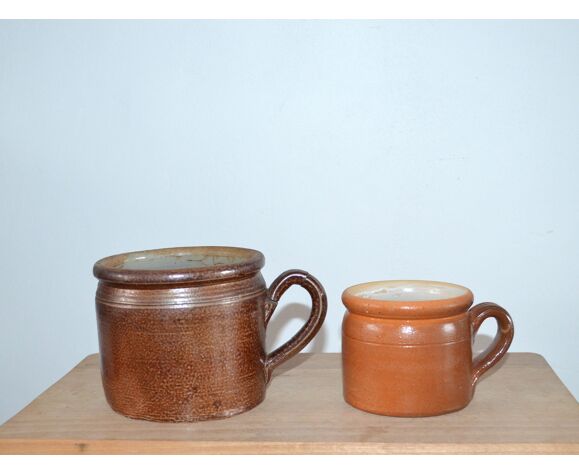 duo of glazed sandstone pots