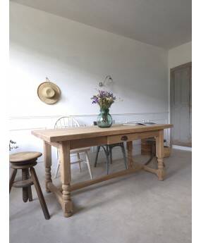 Farm table