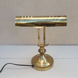 Banker's lamp to table