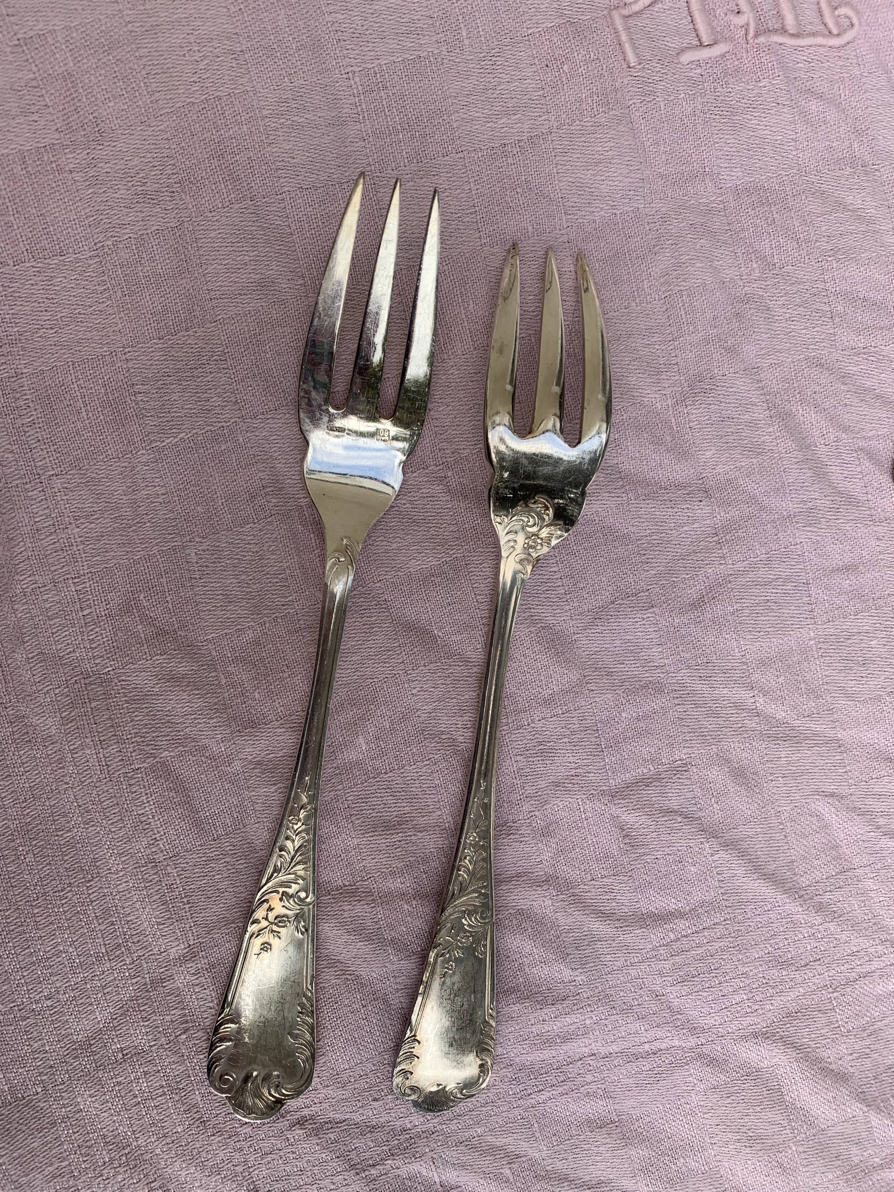 5 silver-plated cutlery, pie server, two forks, small fork and spoon, punch