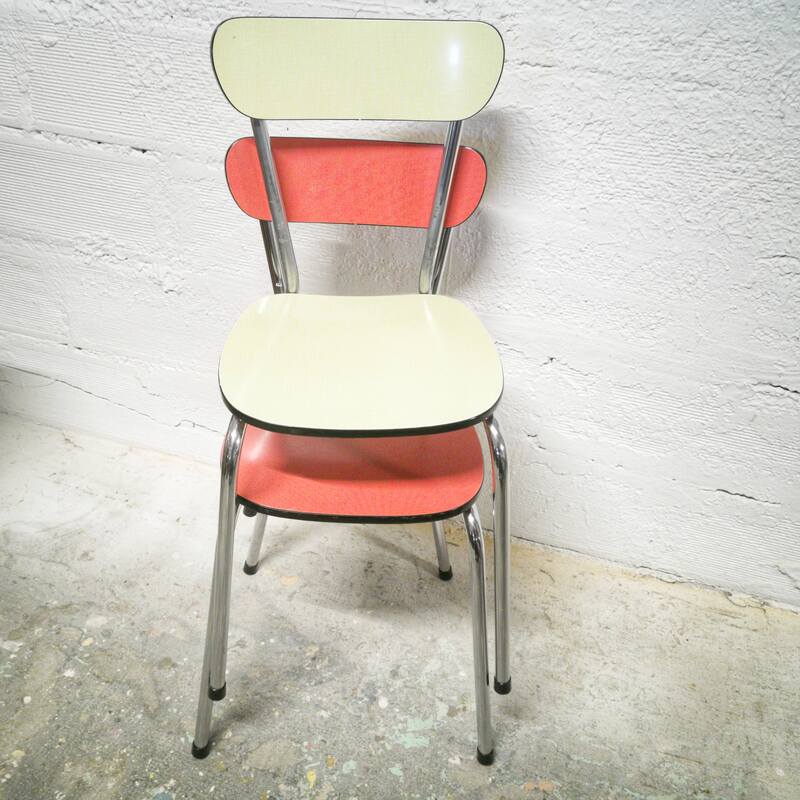 Paire de chaises en formica sang et or