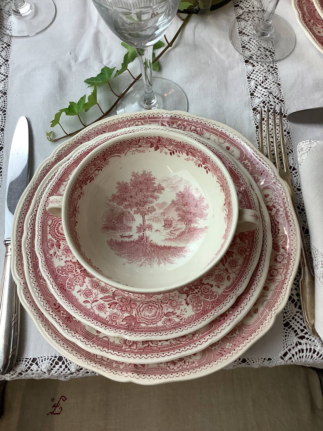 6 Old Villeroy and Boch dessert plates
