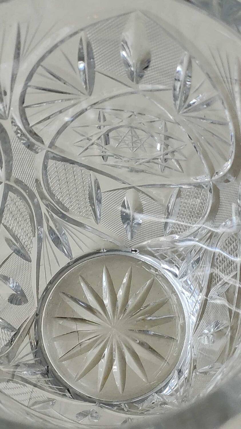 Boho chic vase in cut bohemian crystal. starry/crossions/foliage patterns. 20 x 12 cm