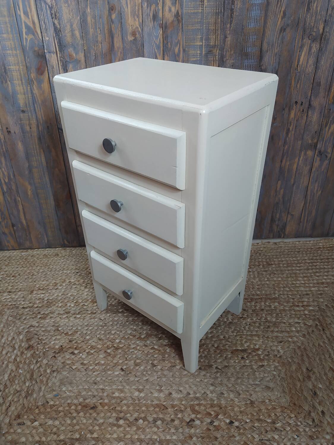 Little chiffonier