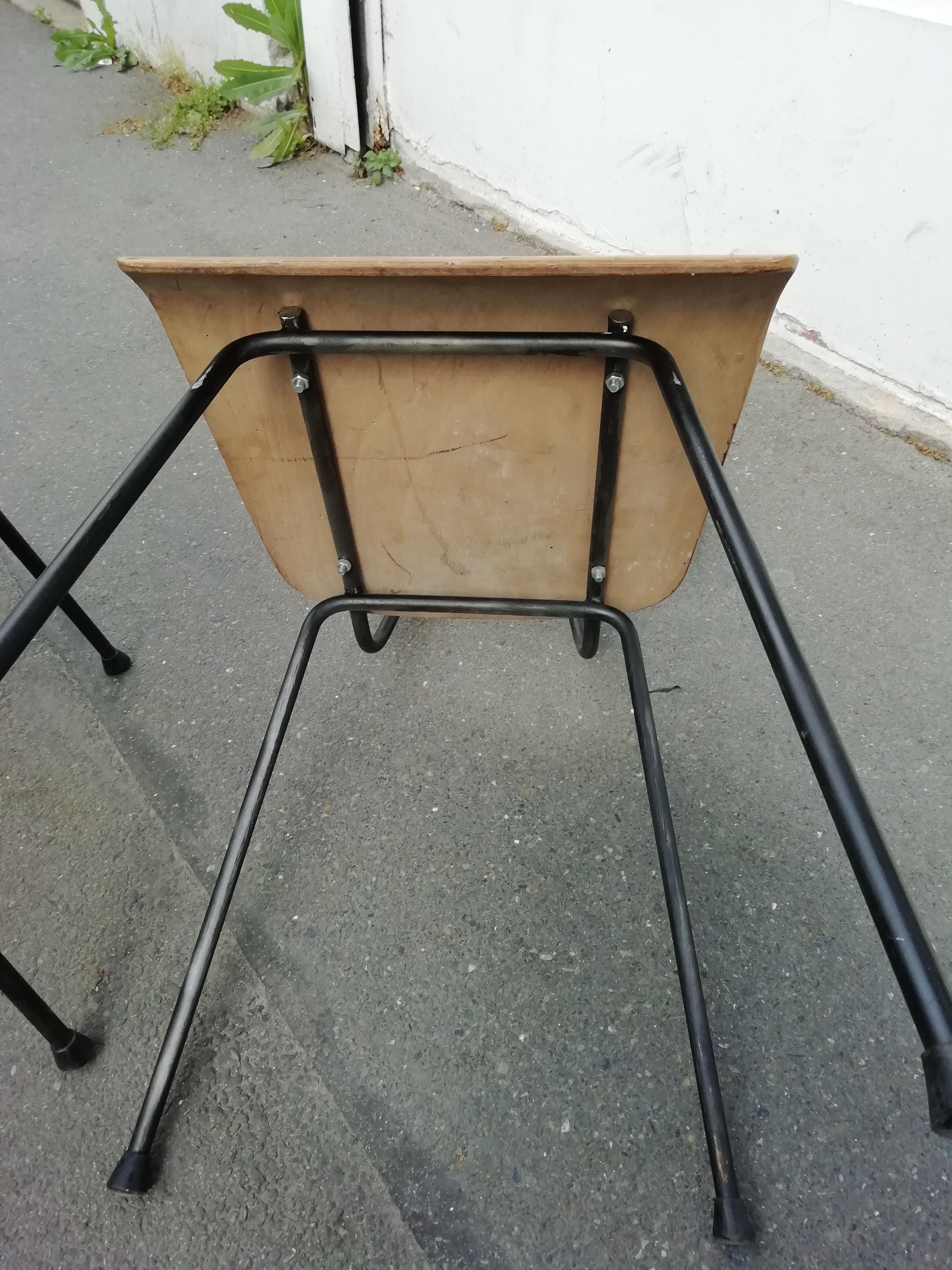 Lot de 4 chaises pieds compas de type scolaire