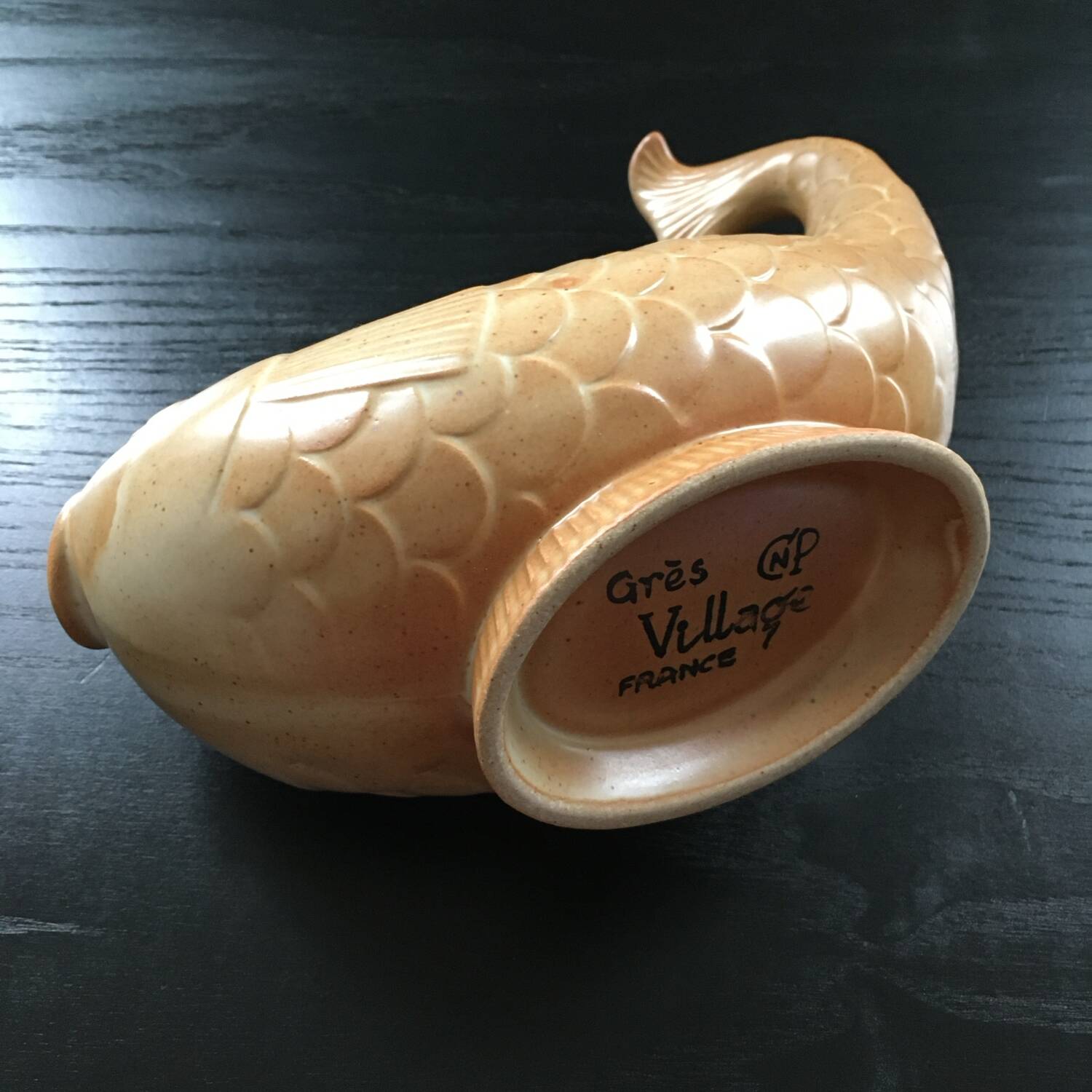 Fish cache pot in stoneware