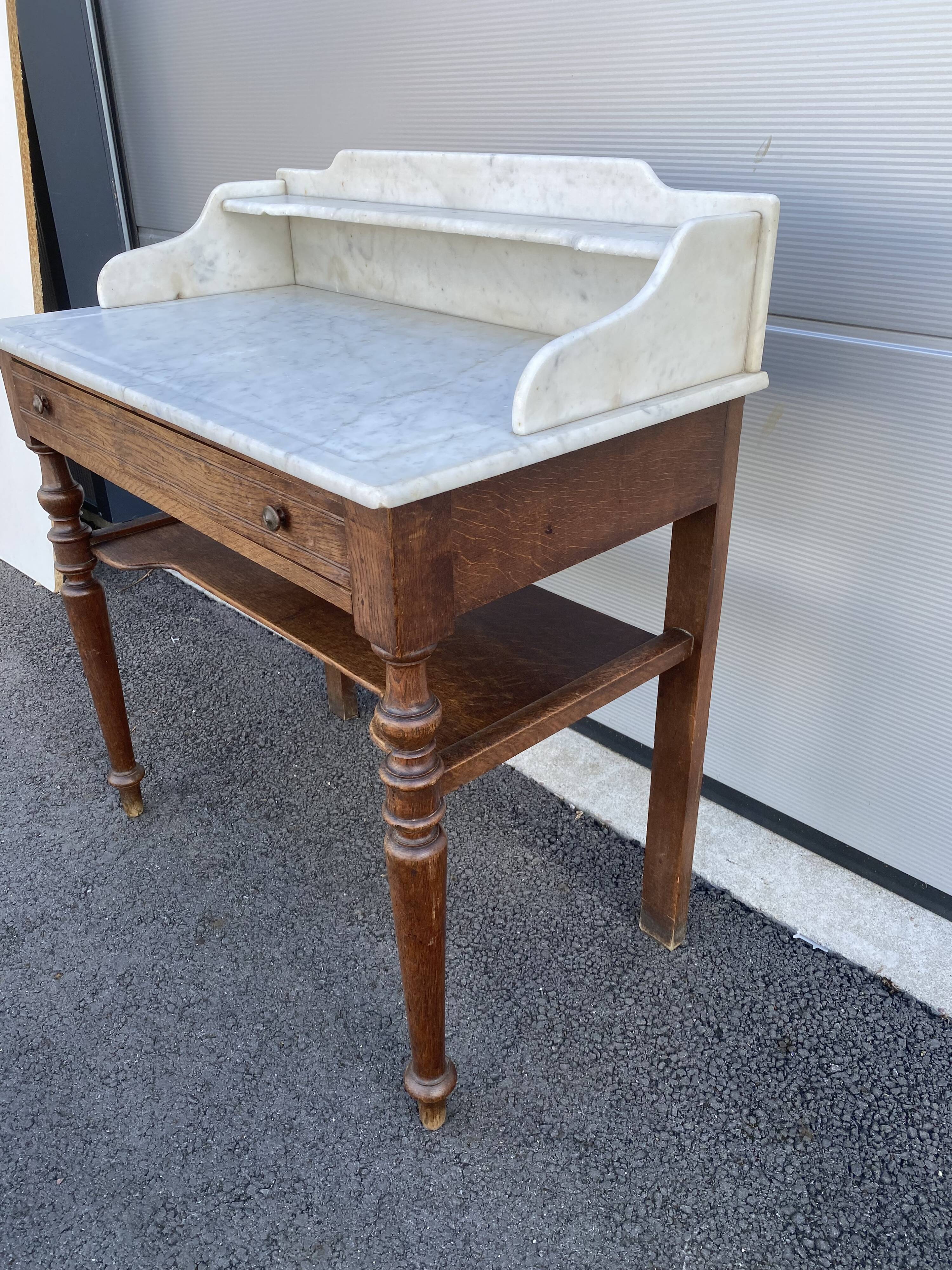 Dressing table Toilet table with white marble