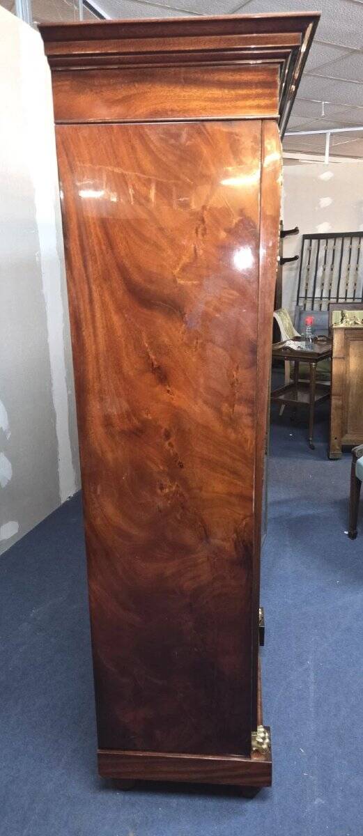 Important flamed mahogany library in Empire style from around 1900.