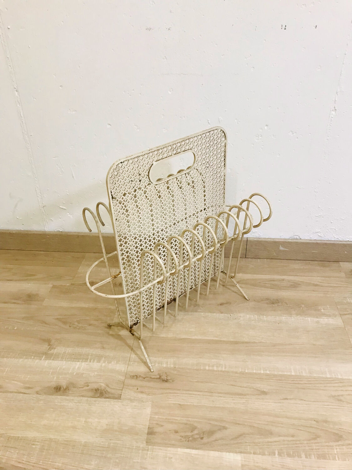Mategot Mathieu Garlic Cap Magazine Rack