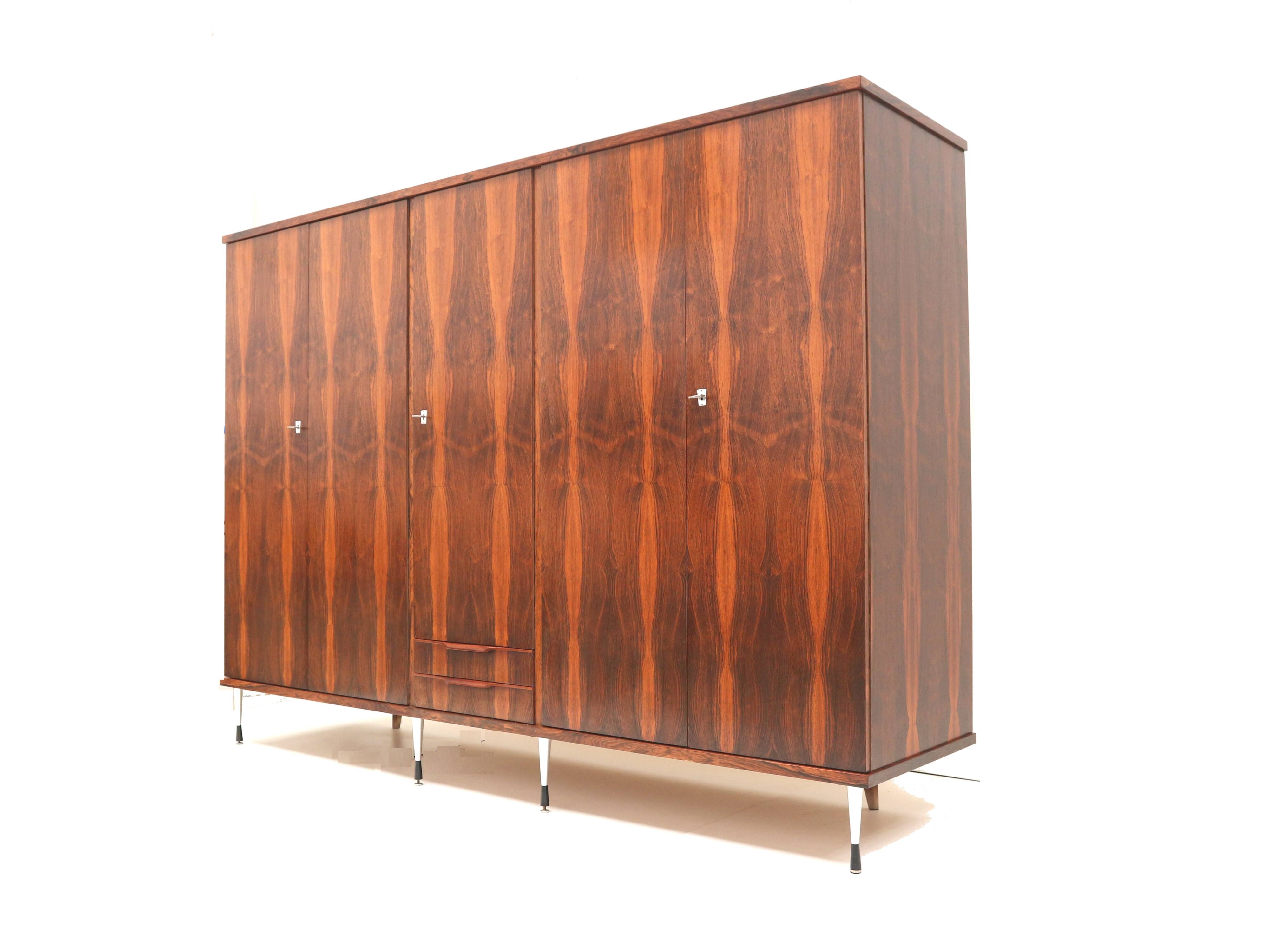 Large 5-door vintage wardrobe in rosewood with stylish adjustable legs in I
