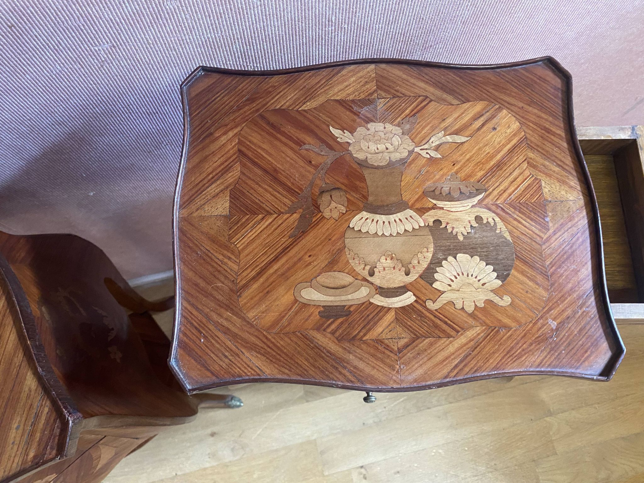 Pair of bedside tables in rosewood veneer on all sides. Louis XV style