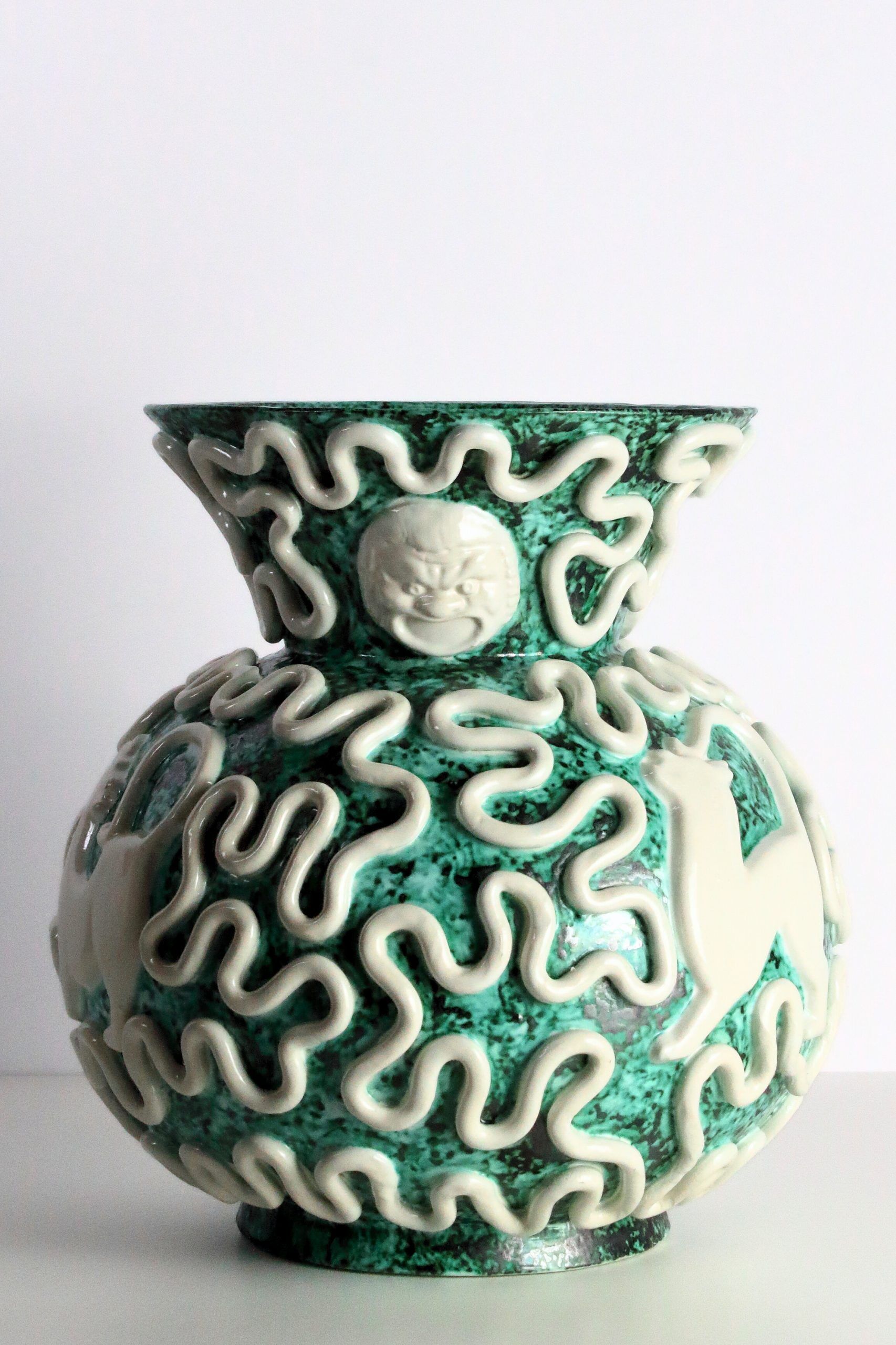 Manufacture Sainte-Radegonde, vase pansu aux mascarons en céramique émaillée