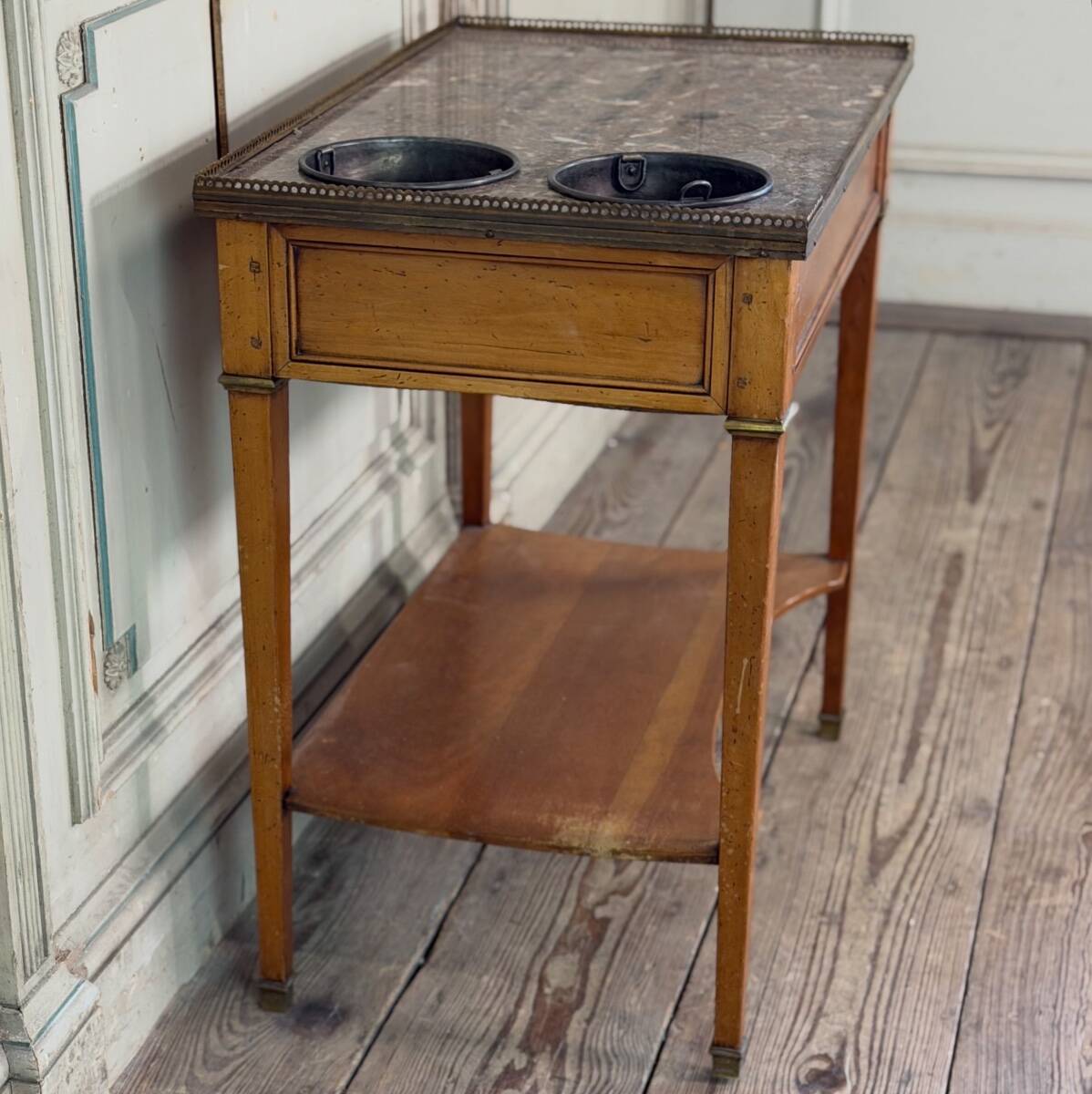 Louis XVI refreshment table in mahogany, brass and marble, 18th century.