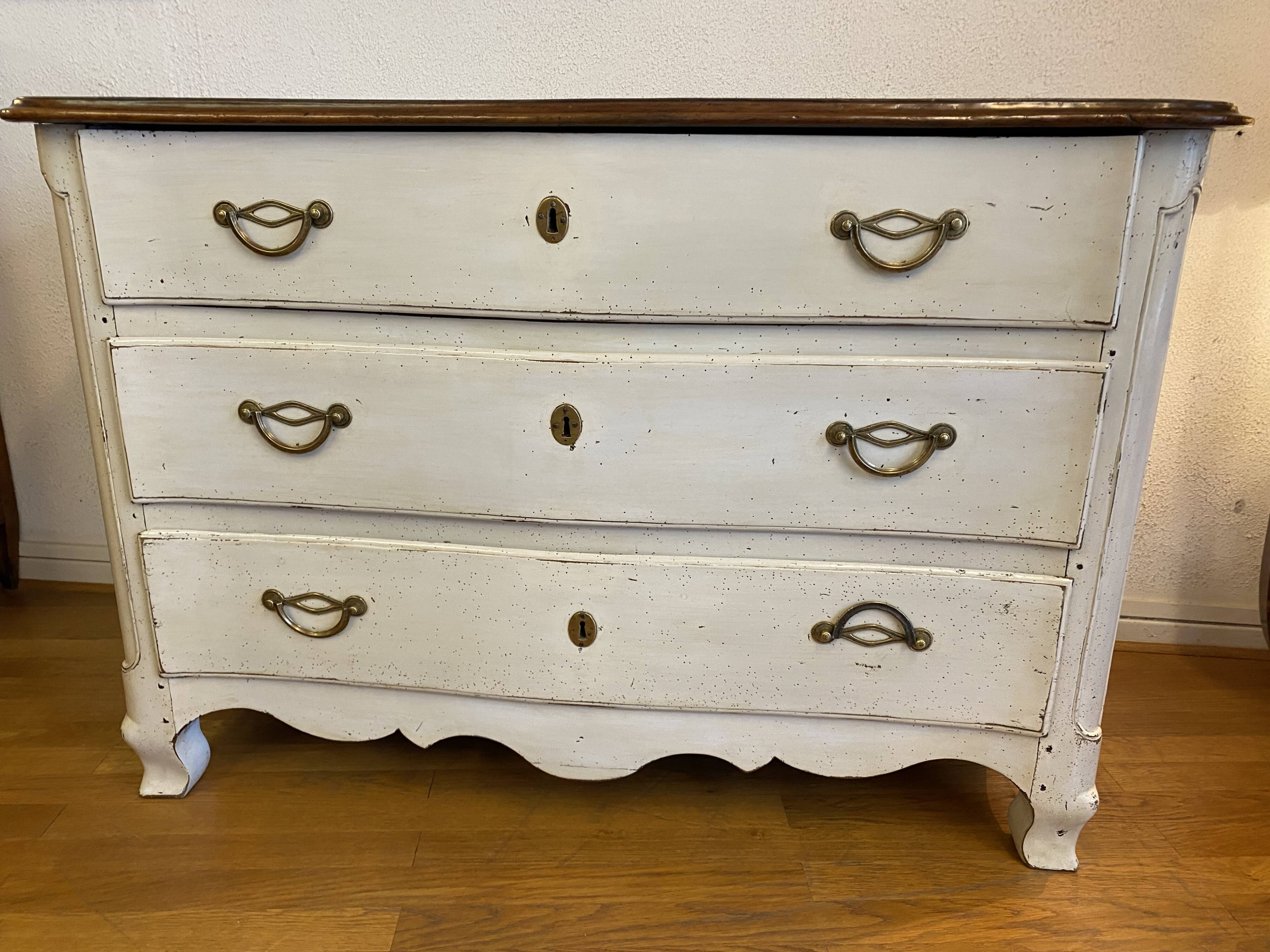 Chest of drawers from the regency period patinated light gray. Perfect condition.