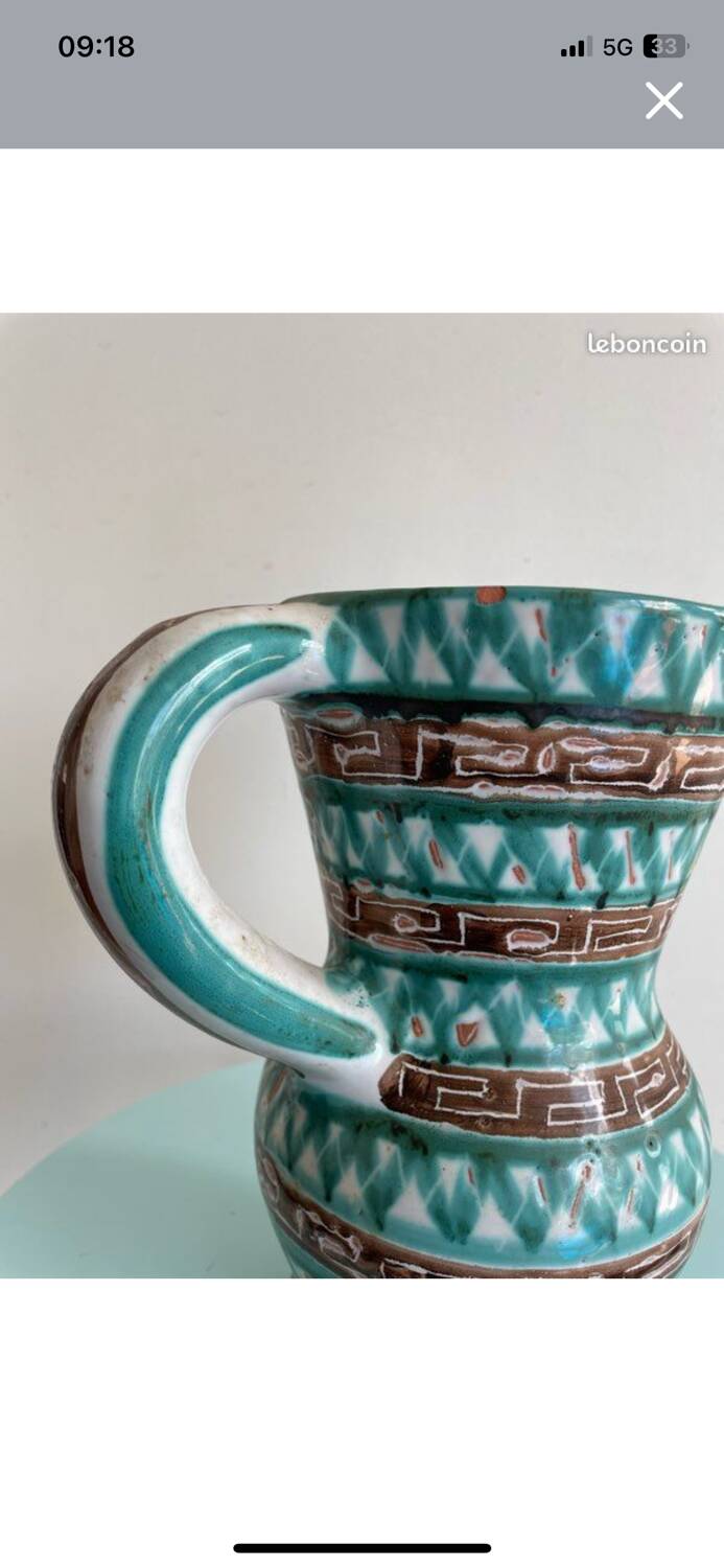 Ceramic pitcher signed Robert Picault – Scarified decoration – Vintage