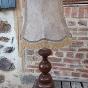 Lampe vintage en bois et abat jour à franges