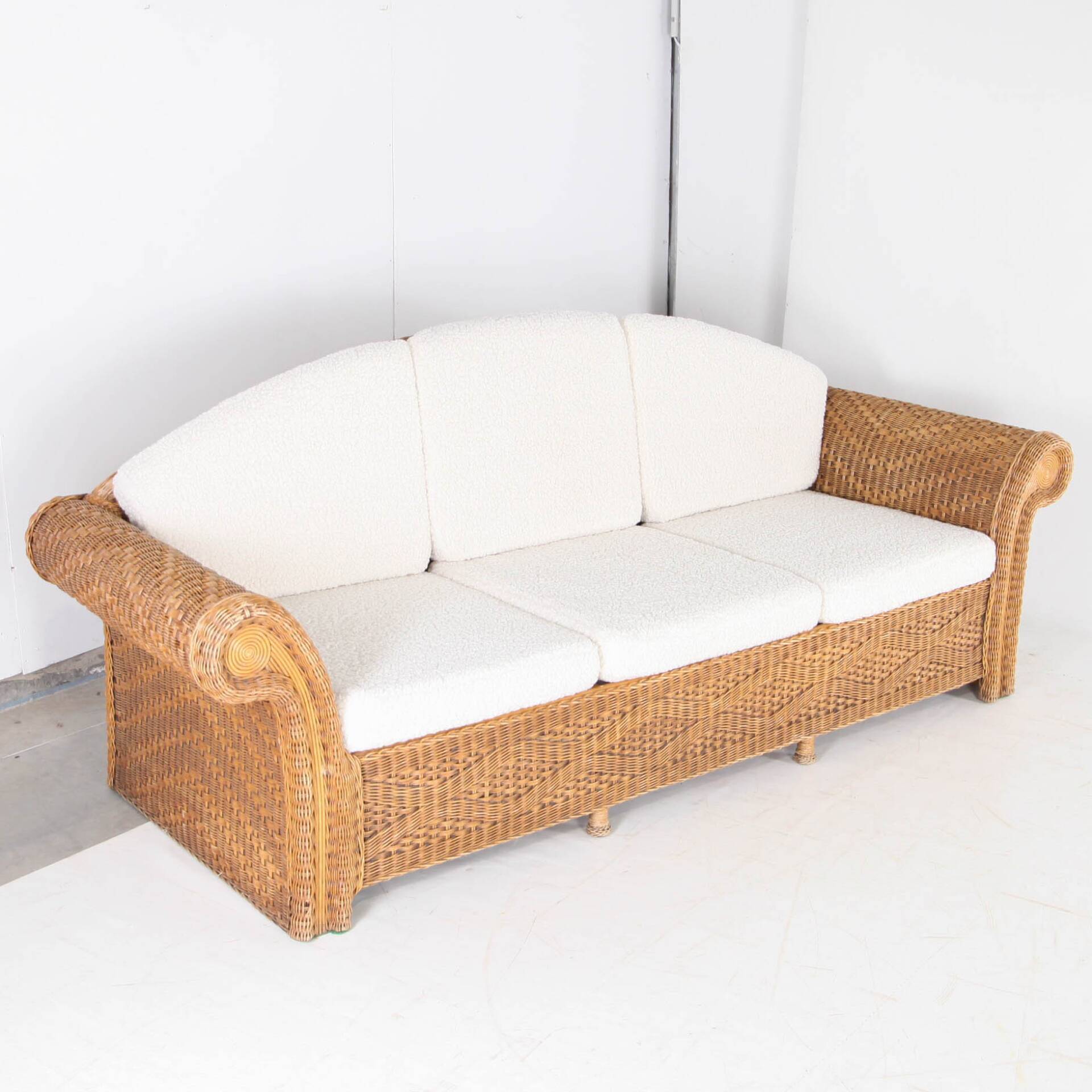 Woven rattan lounge set