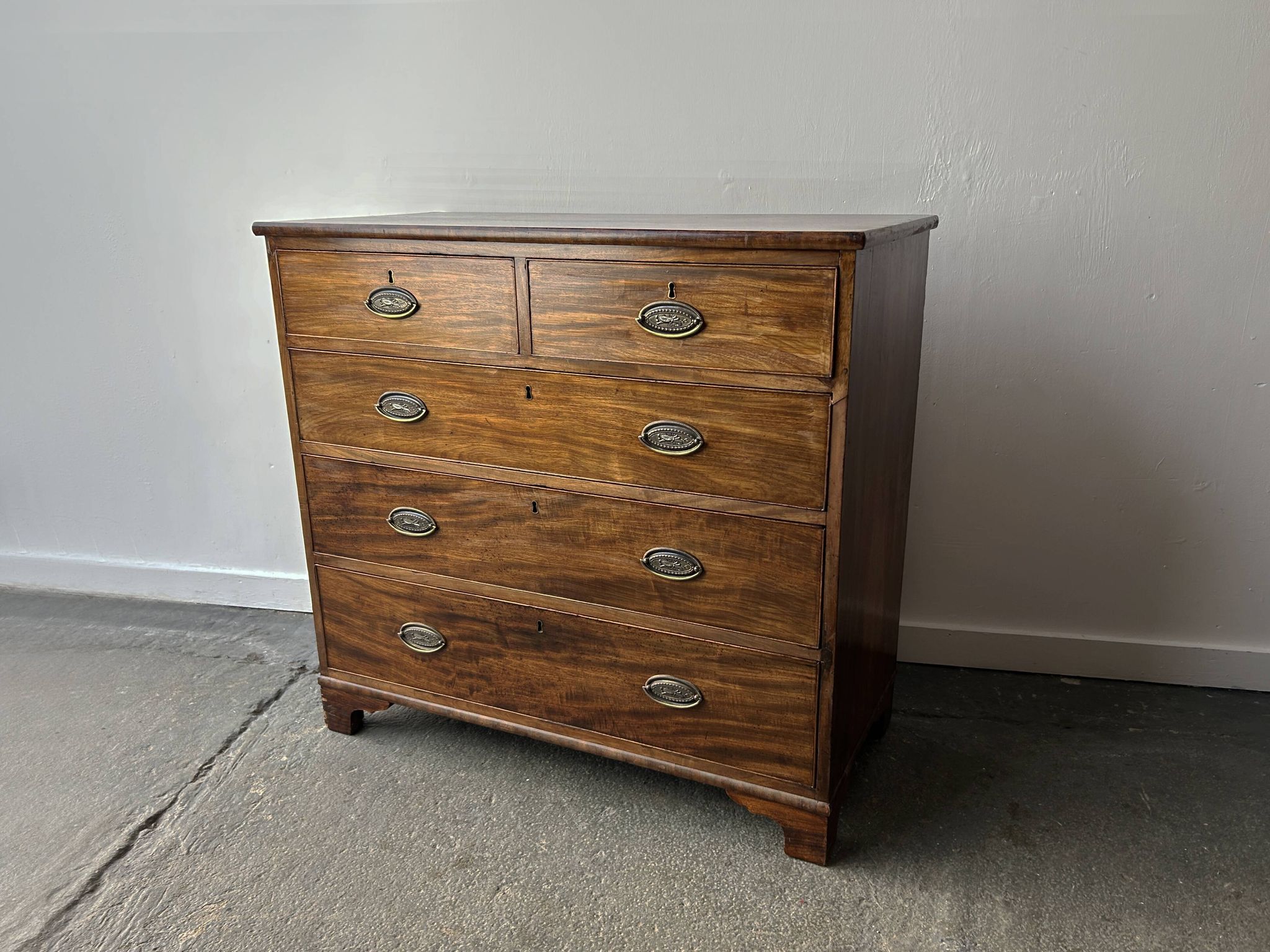 Antique early Victorian 1840–1860 large mahogany chest of drawers