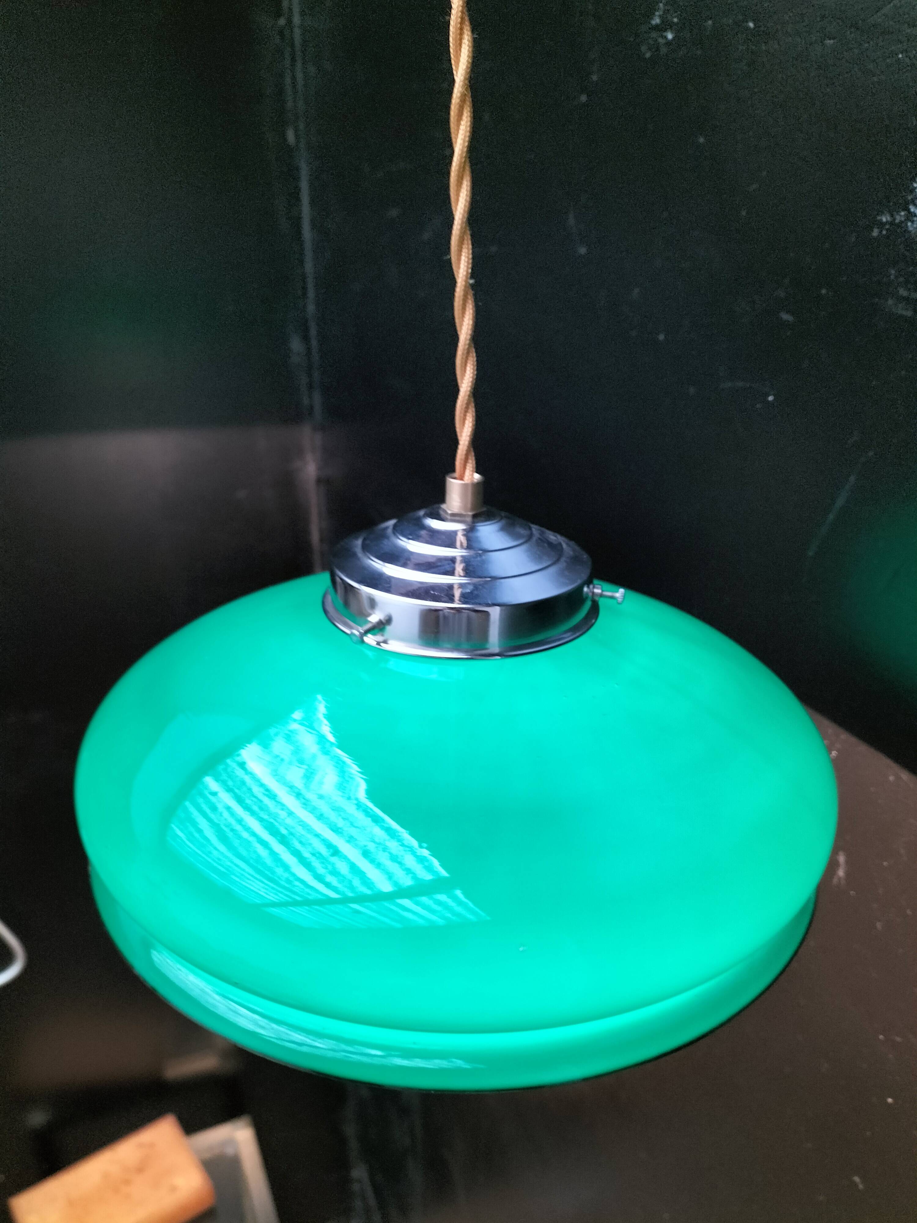 Green opaline suspension