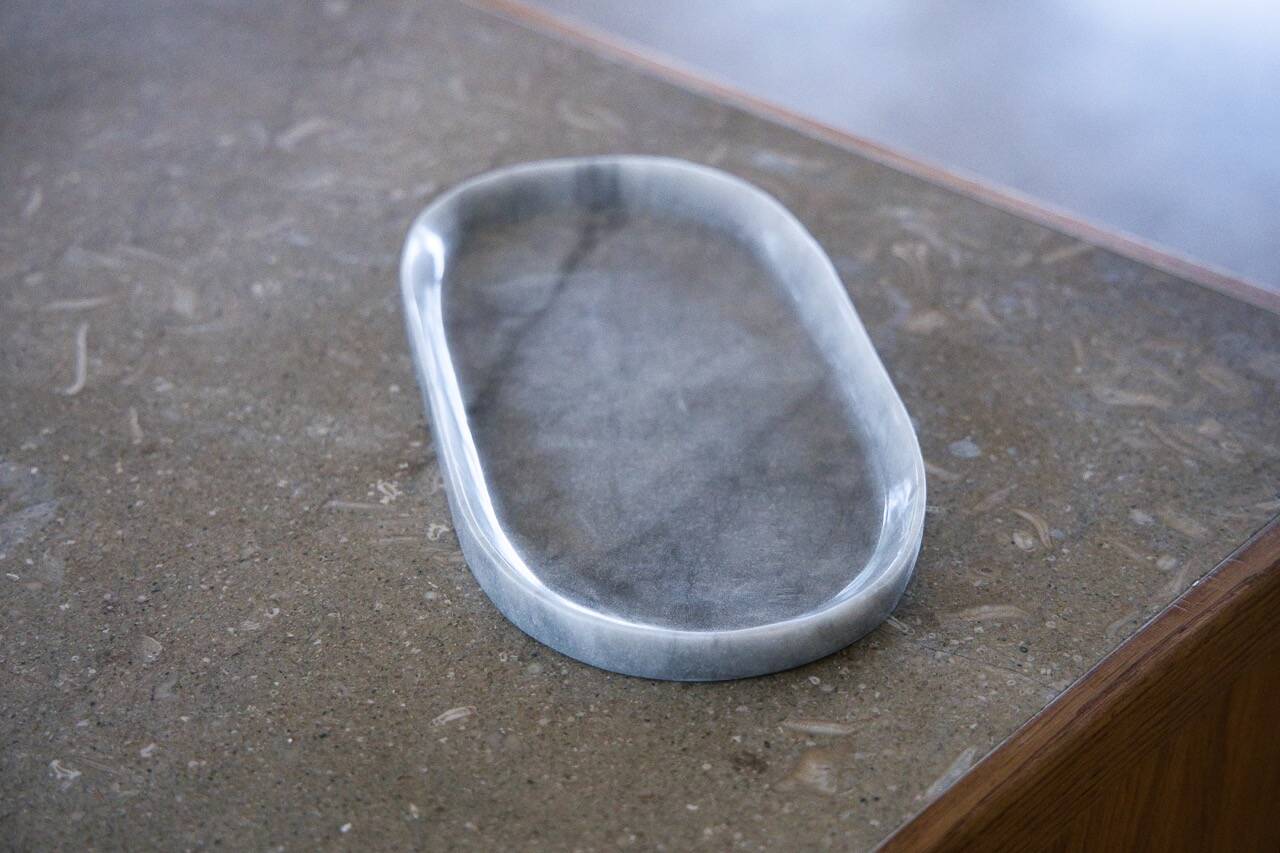 Plateau oval en marbre gris
