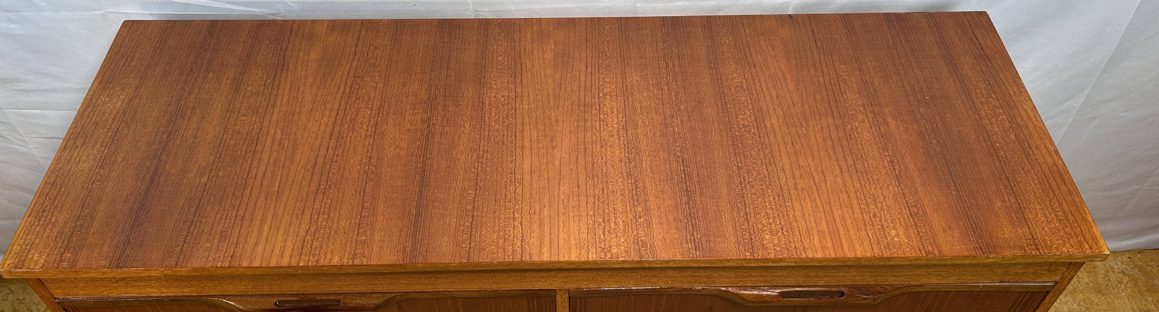 Buffet rétro vintage à quatre tiroirs en teck par Stonehill – 1960